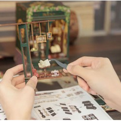 Kit maquette Book Nook en bois - Librairie des Hiboux